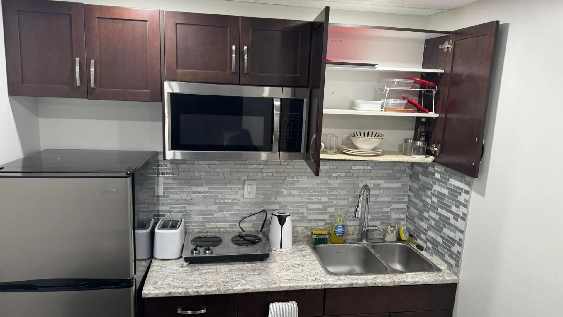 Villa Luxury 2 Bedroom Basement Suite Winnipeg Canada